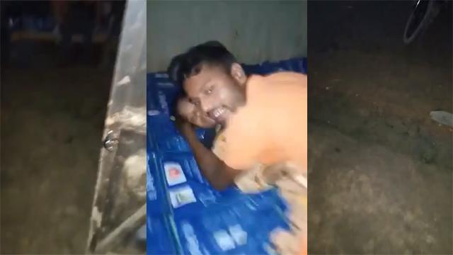 Chudai karte gaon ke chhora-chhori ka bana Porn Video - Auntymaza.com