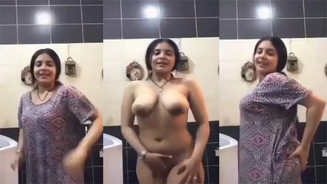 Video call – Friend’s sexy mother shows her pussy on video hd - Auntymaza.com