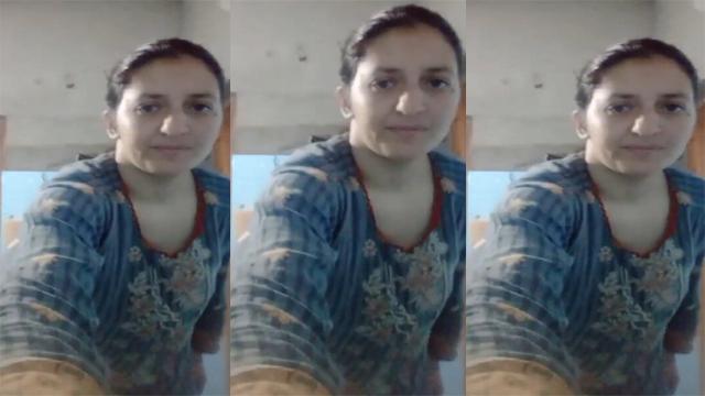 Desi Milf Slowly Removing Clothes Teasing Show - Auntymaza.com