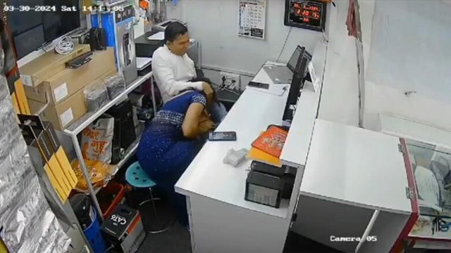 Real Indian Shop Manager Secret Affair Multiple Wives CCTV - Auntymaza.com