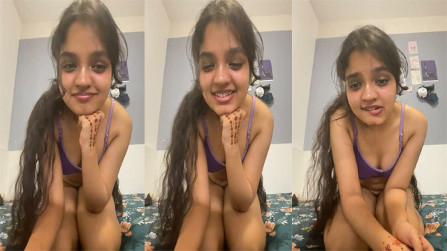 Cute College Babe Showing Nude On Live Video - Auntymaza.com
